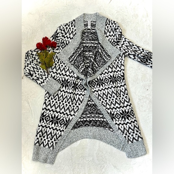 Bethany Mota Snowflake Print Knit Cardigan - Small - Picture 1 of 8